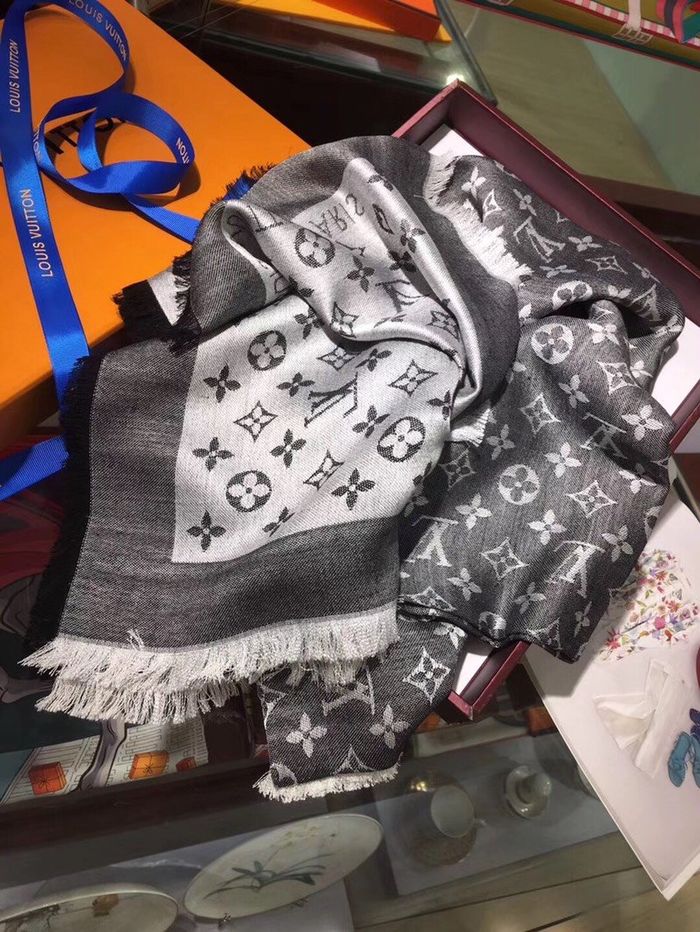 Louis Vuitton Scarf LV00110